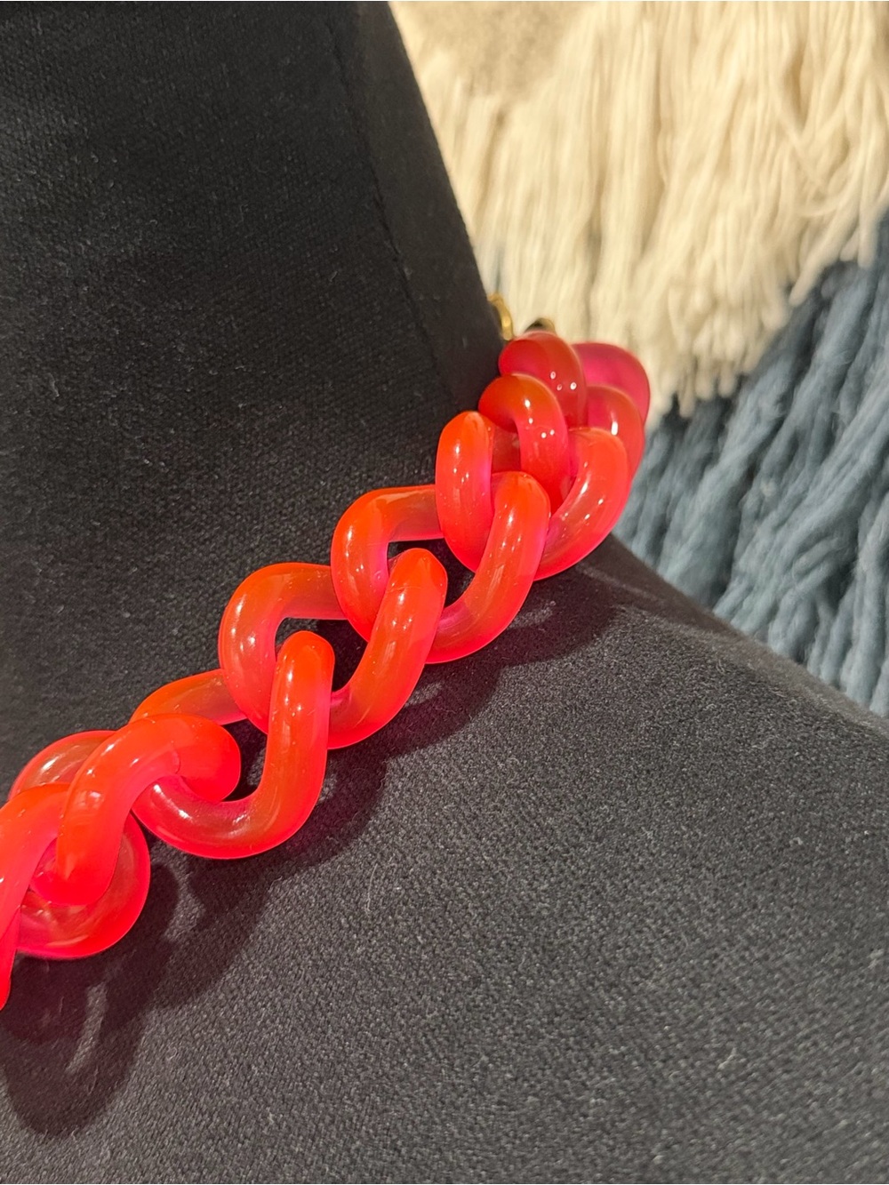 J.Crew Vibrant Coral Chunky Chain Statement Necklace Acrylic Link Collar - Picture 3 of 5